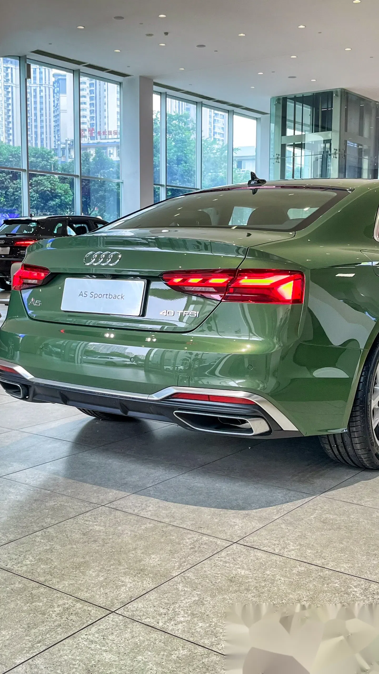 轿跑奥迪a5自带副驾上车功能.