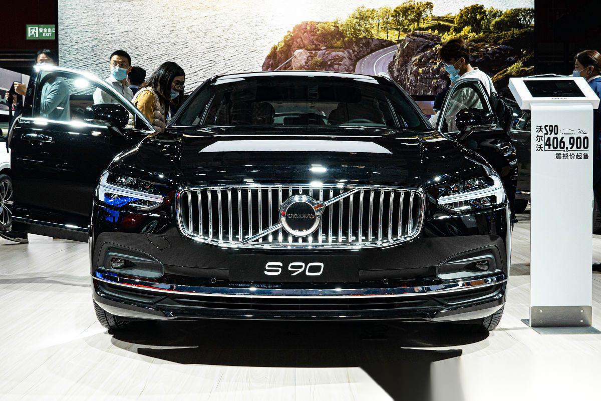 沃尔沃s90是一款充满瑞典风格的豪华轿车,它在外观,配置,性能和驾驶