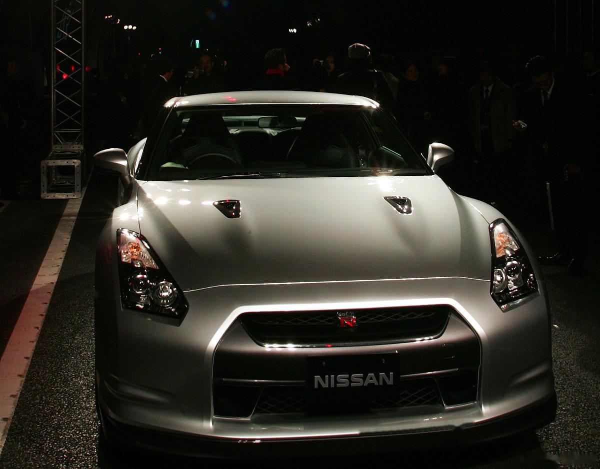 日产gt-r,作为一款高性能跑车,有着令人印象深刻的性能,参数,内饰和