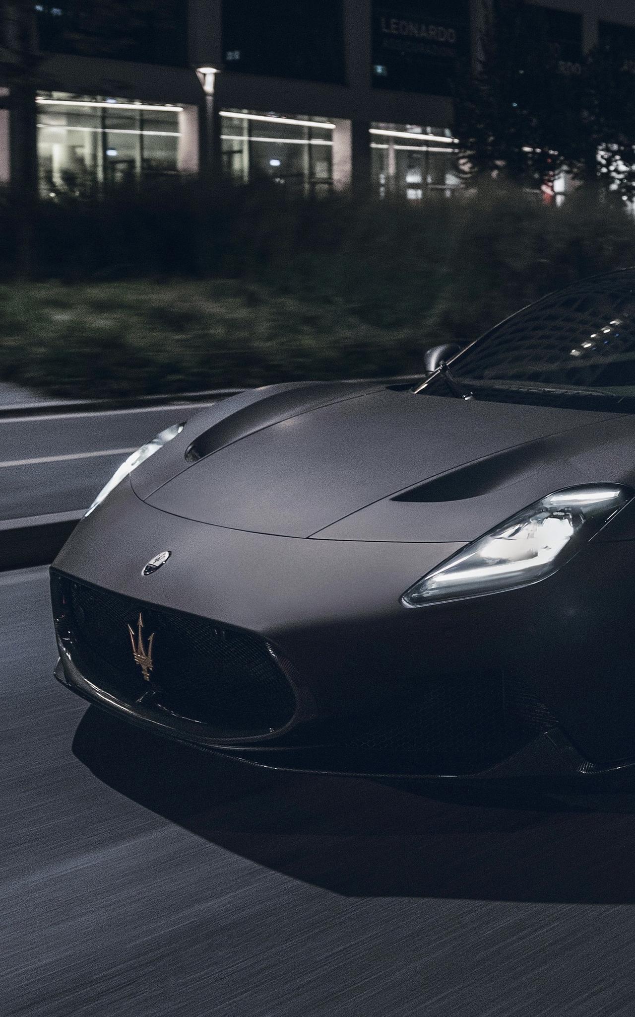 玛莎拉蒂为特殊的诺特版打扮了mc20黑色和金色