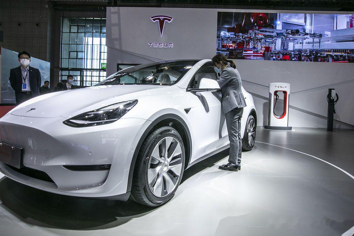 特斯拉 model s是一款备受瞩目的电动车型,它在汽车市场上树立了新的