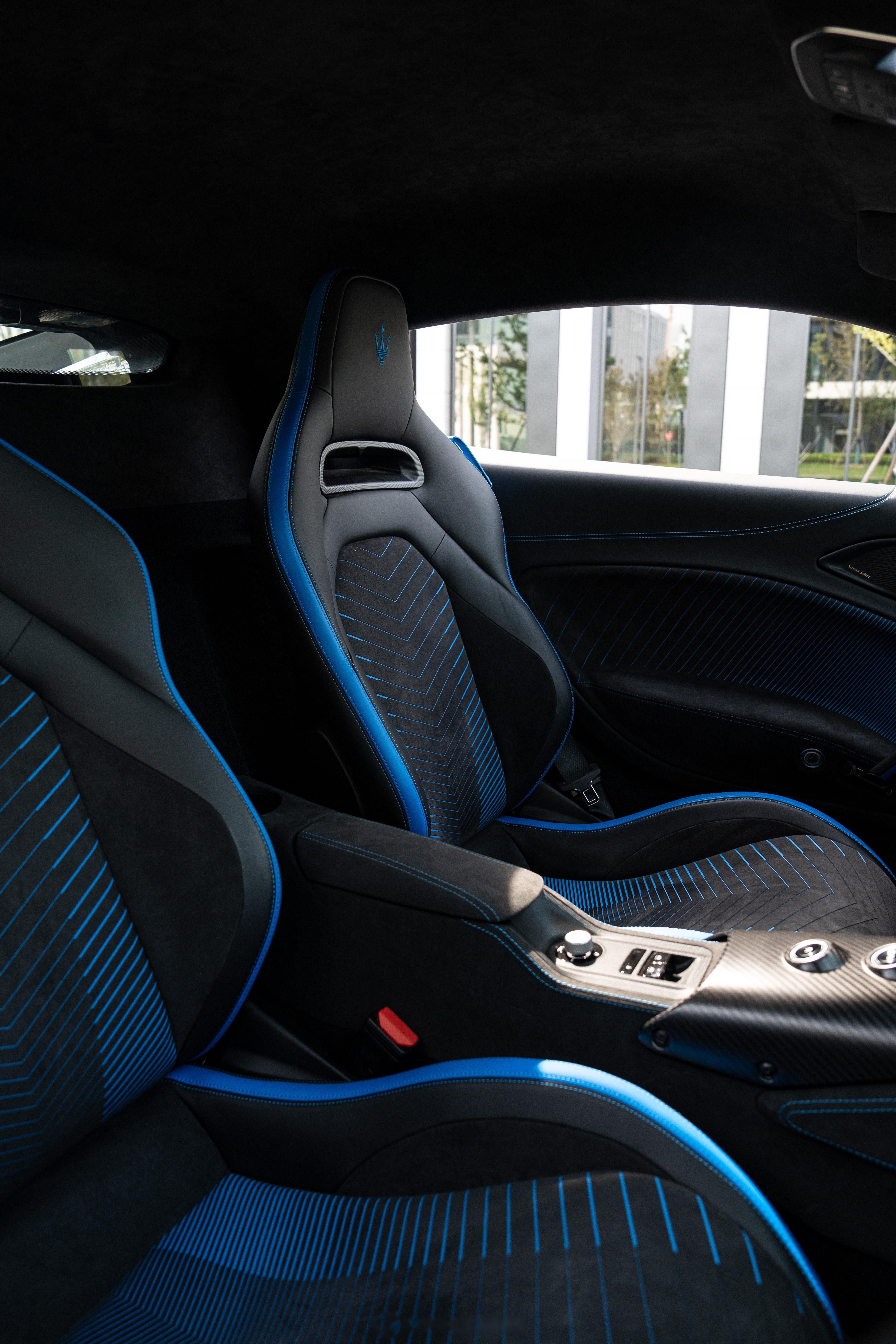 玛莎拉蒂mc20 22 年 9 月上牌 一手 5000km,87.6 万选配,原