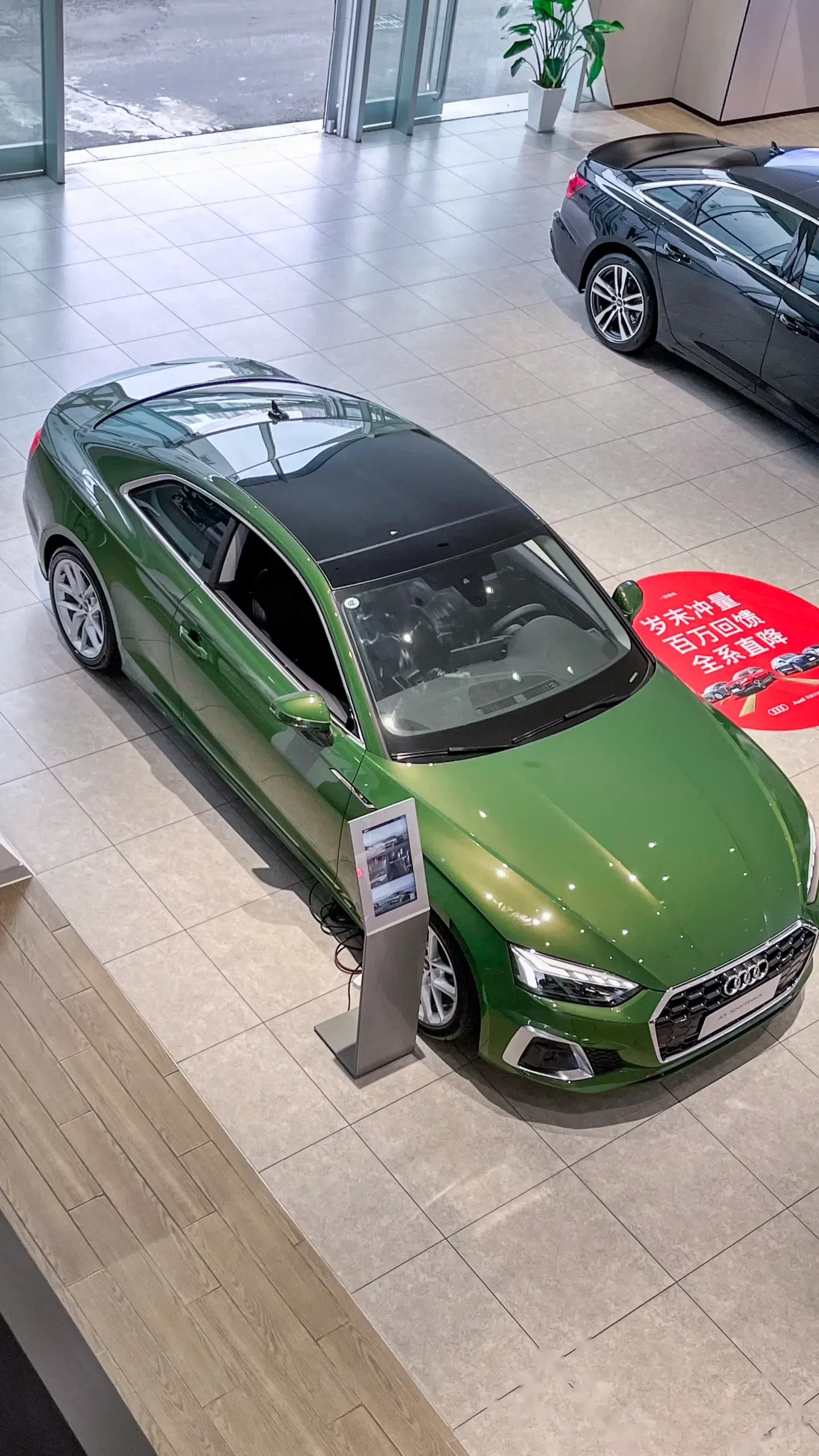 轿跑奥迪a5自带副驾上车功能.