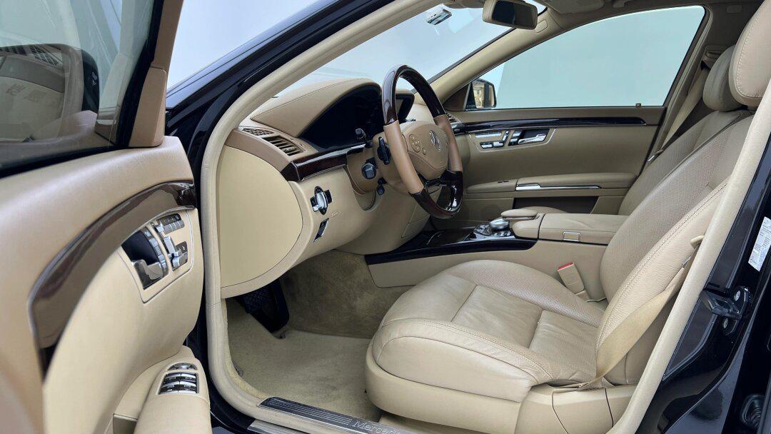 奔驰s级w221和w222区别?