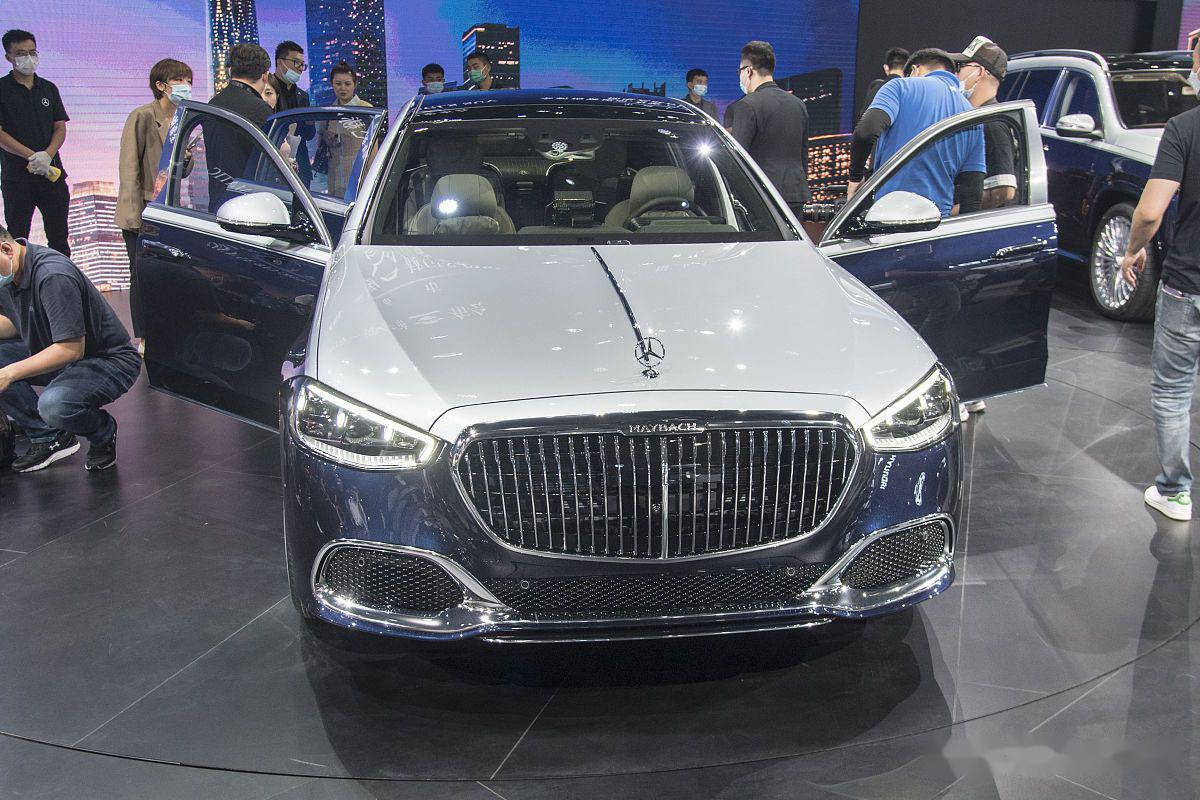 作为一名专业的汽车动力设计师,我将对迈巴赫62 zeppelin进行综合评价