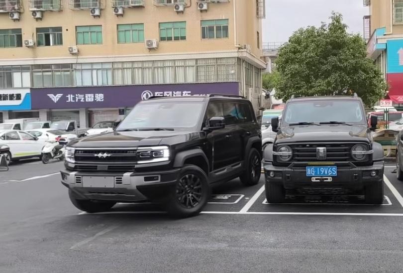 坦克300和豹5这么对比起来气质差距不小啊你们喜欢哪个