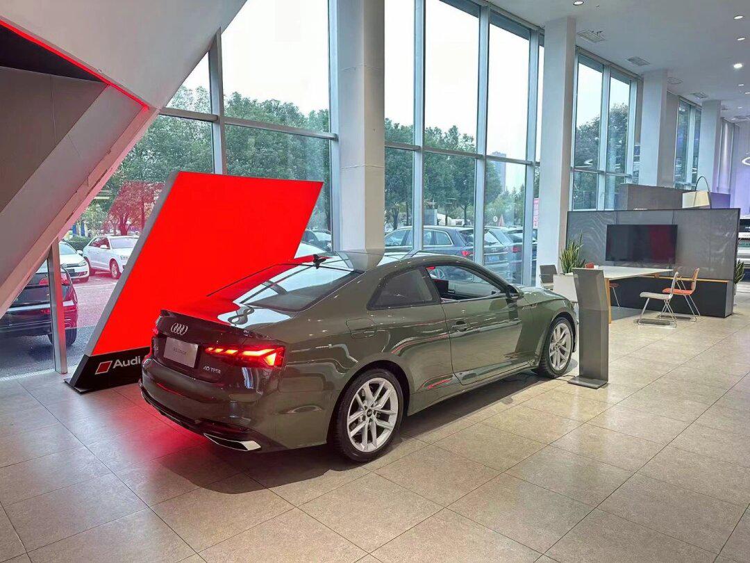 奥迪a5 coupe 40tfsi时尚动感 选装黑光包