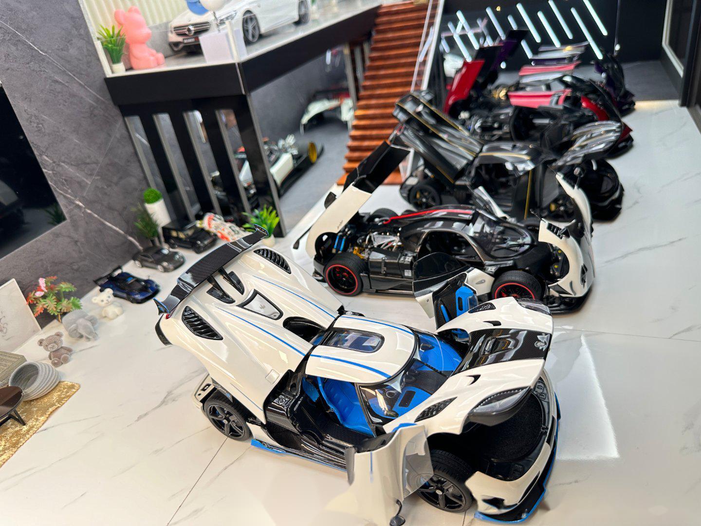 aa奥拓柯尼塞格agera rs,市面上独一无二的改色版本,熊猫配色加上了蓝