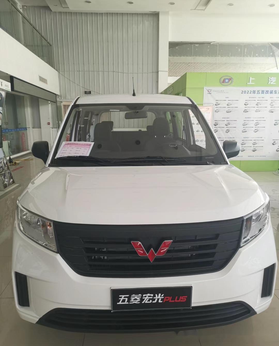 五菱宏光plus是一款备受欢迎的mpv车型,它在多个方面表现出色.