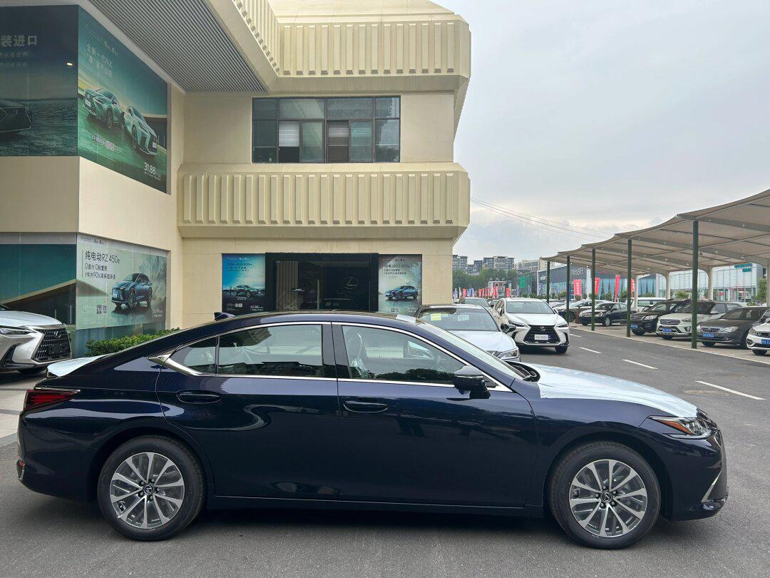 雷克萨斯宝石蓝色es200