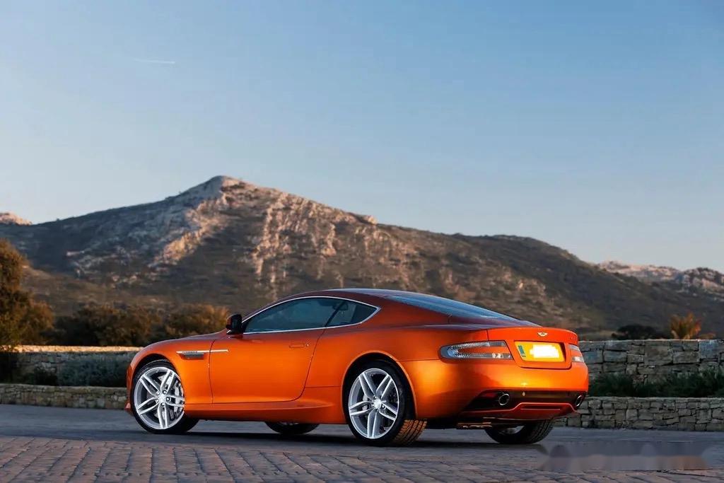 阿斯顿·马丁virage是一款充满传奇气质的豪华gt轿车,它在性能,参数