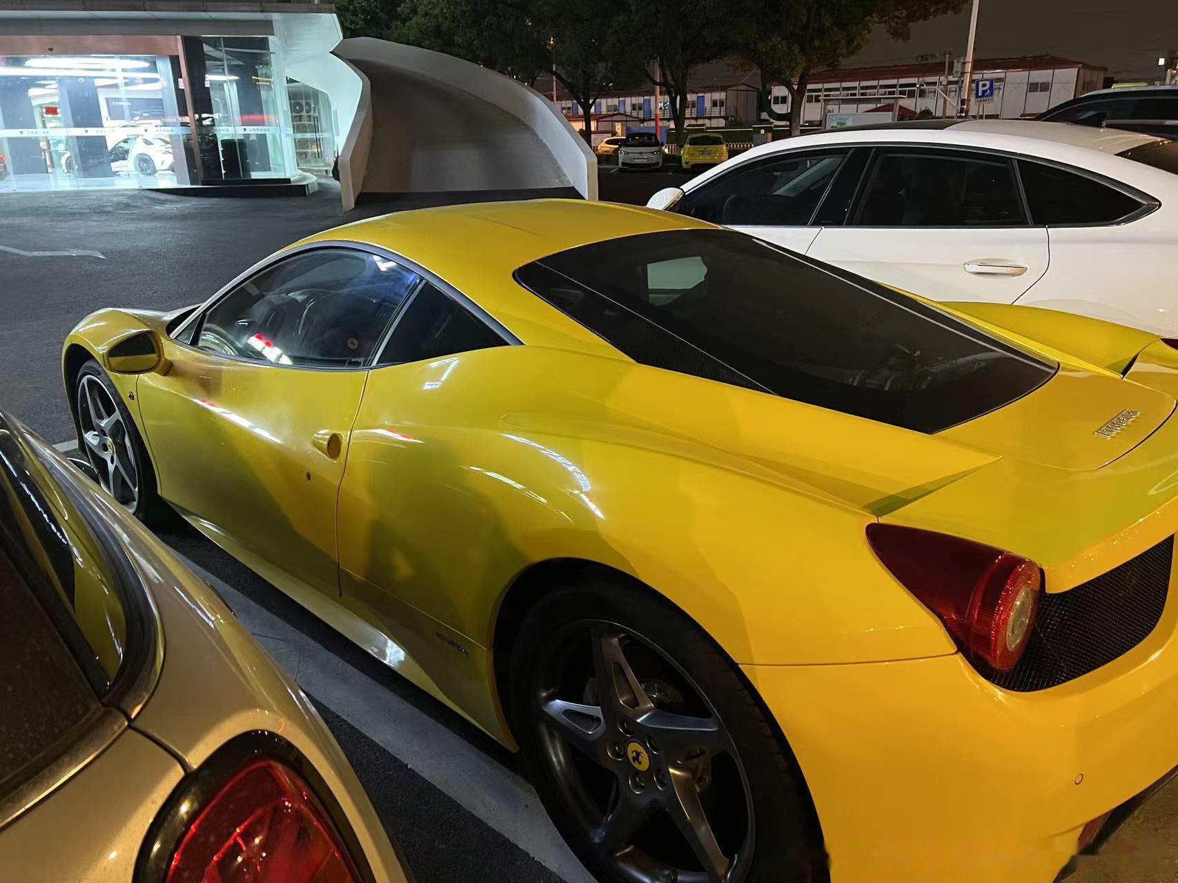 10多年过去了 法拉利458的外形 声浪表现 驾驶感受即使放在现在,同