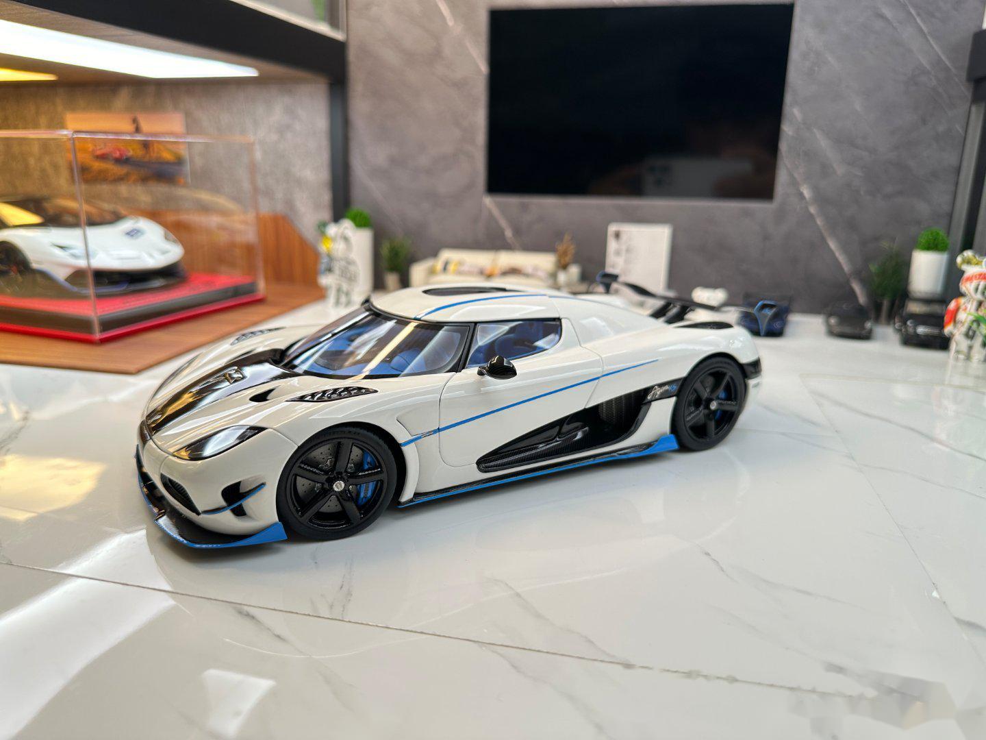 aa奥拓柯尼塞格agera rs,市面上独一无二的改色版本,熊猫配色加上了蓝