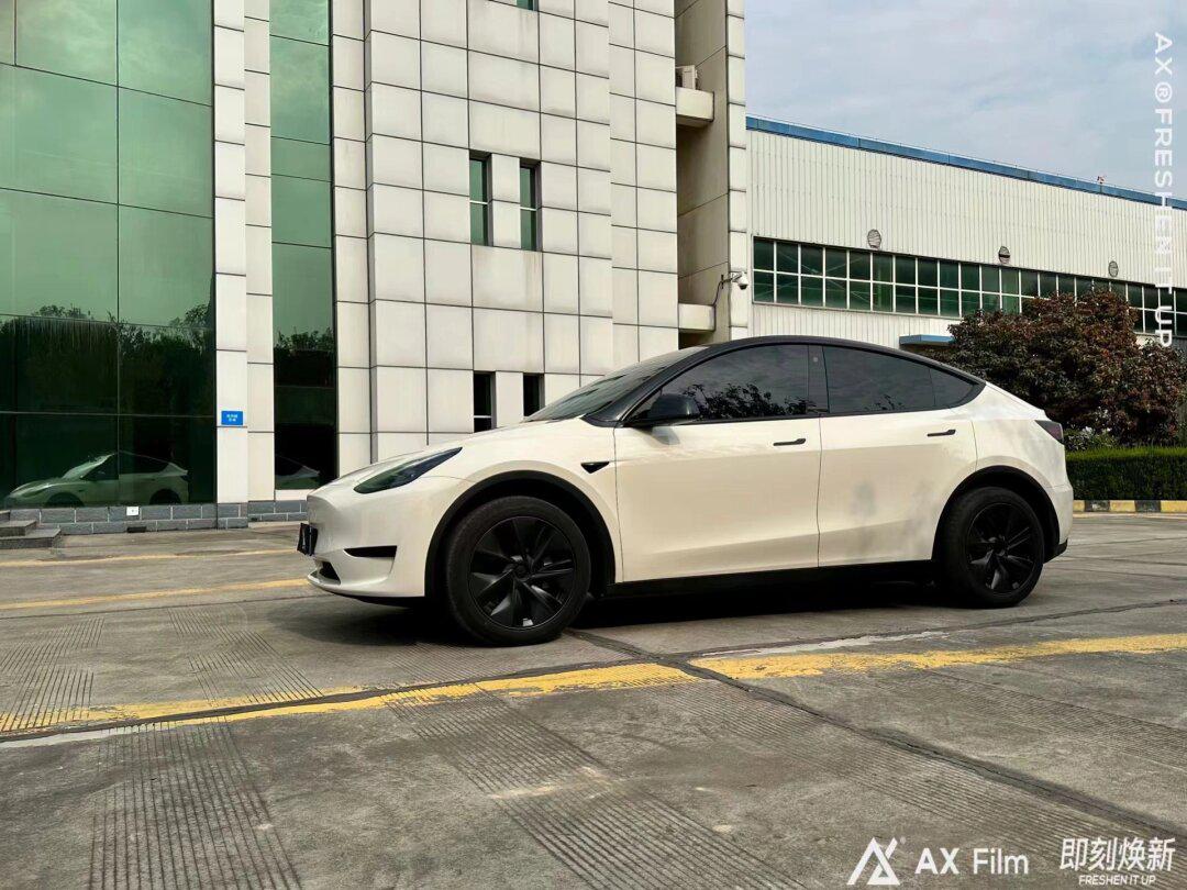 特斯拉model y ax03胡椒白