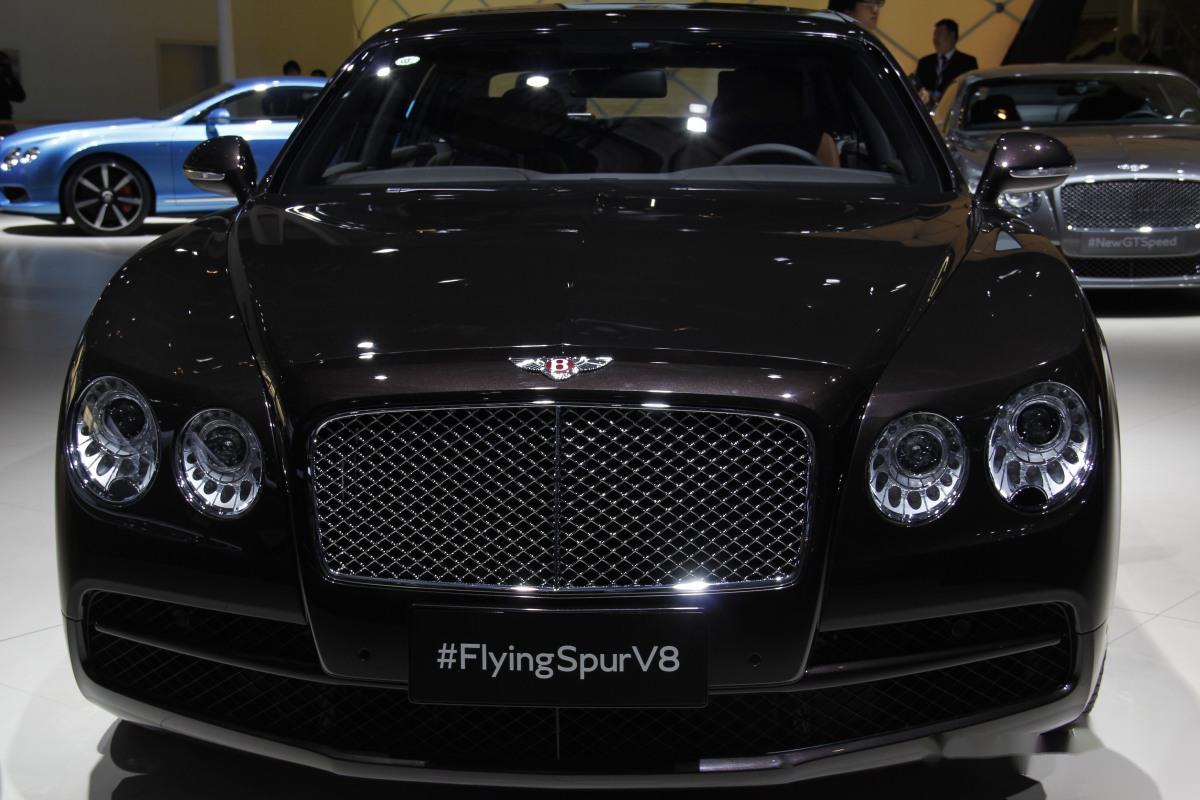 宾利bentayga是一款引人注目的豪华suv,它在多个方面都表现出色.