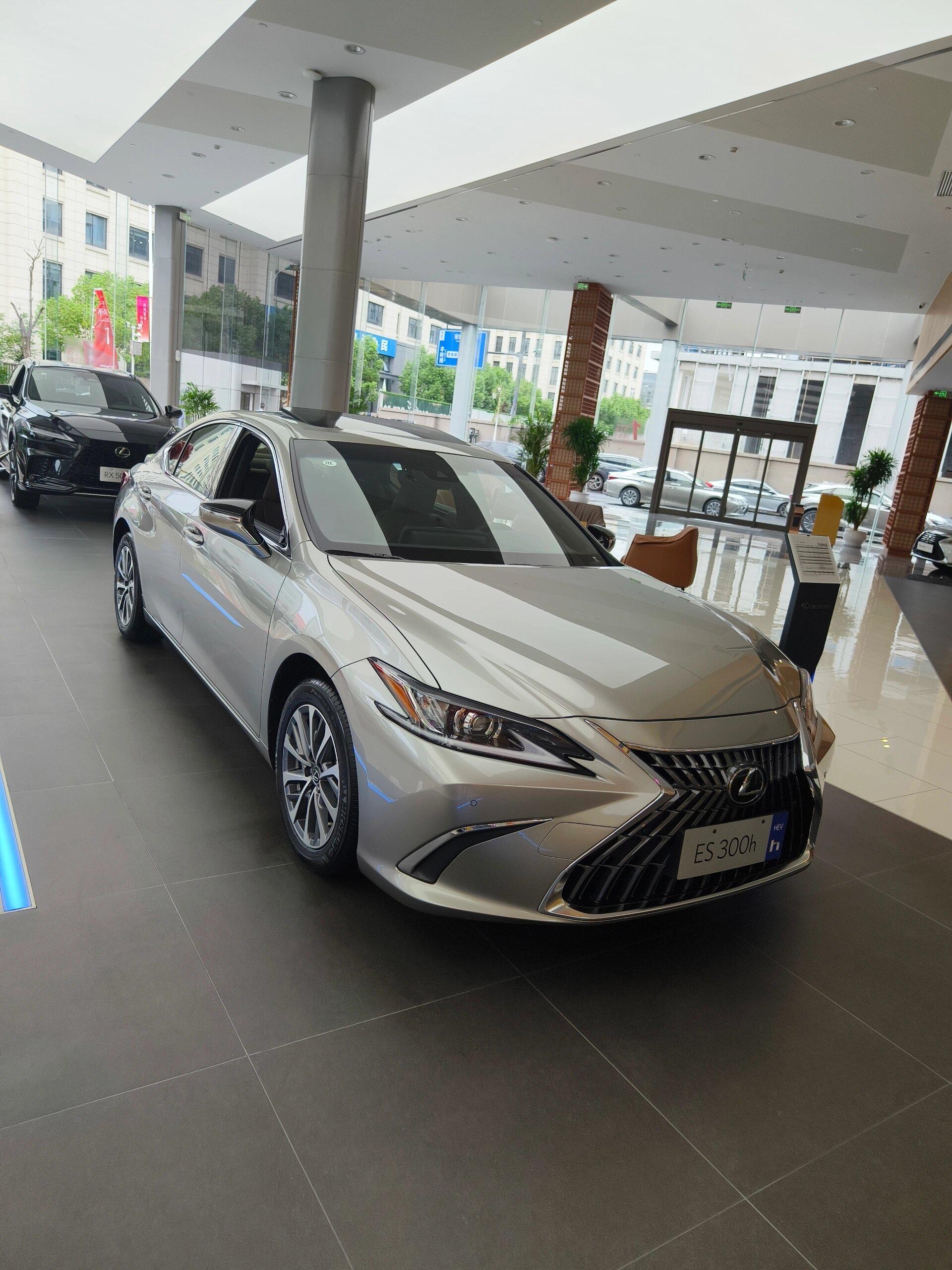 雷克萨斯es300h和奔驰c260毫不犹豫选择前者