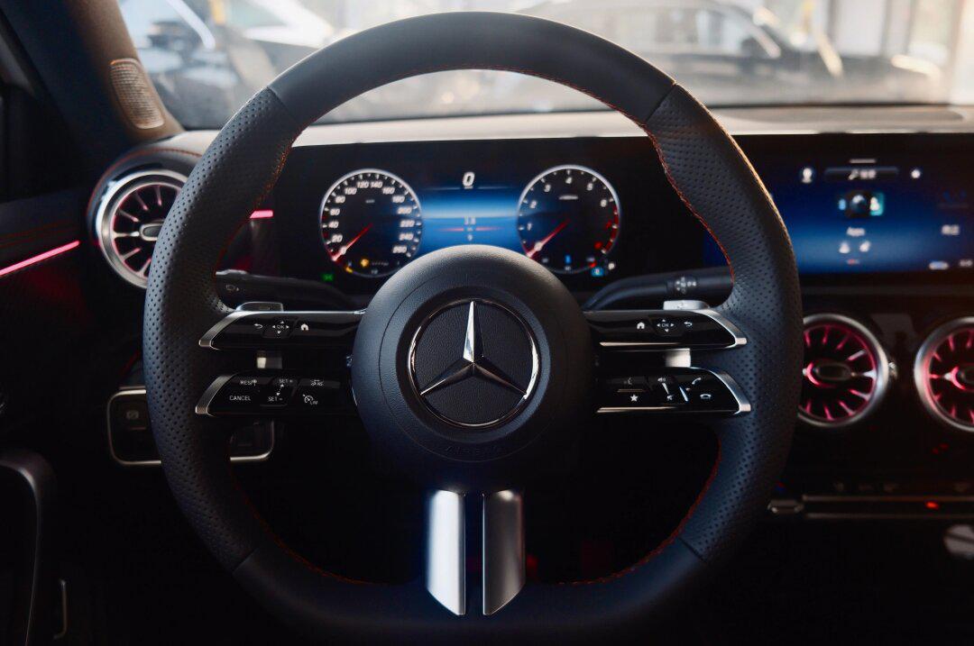 0首付月供3000奔驰a200l时尚