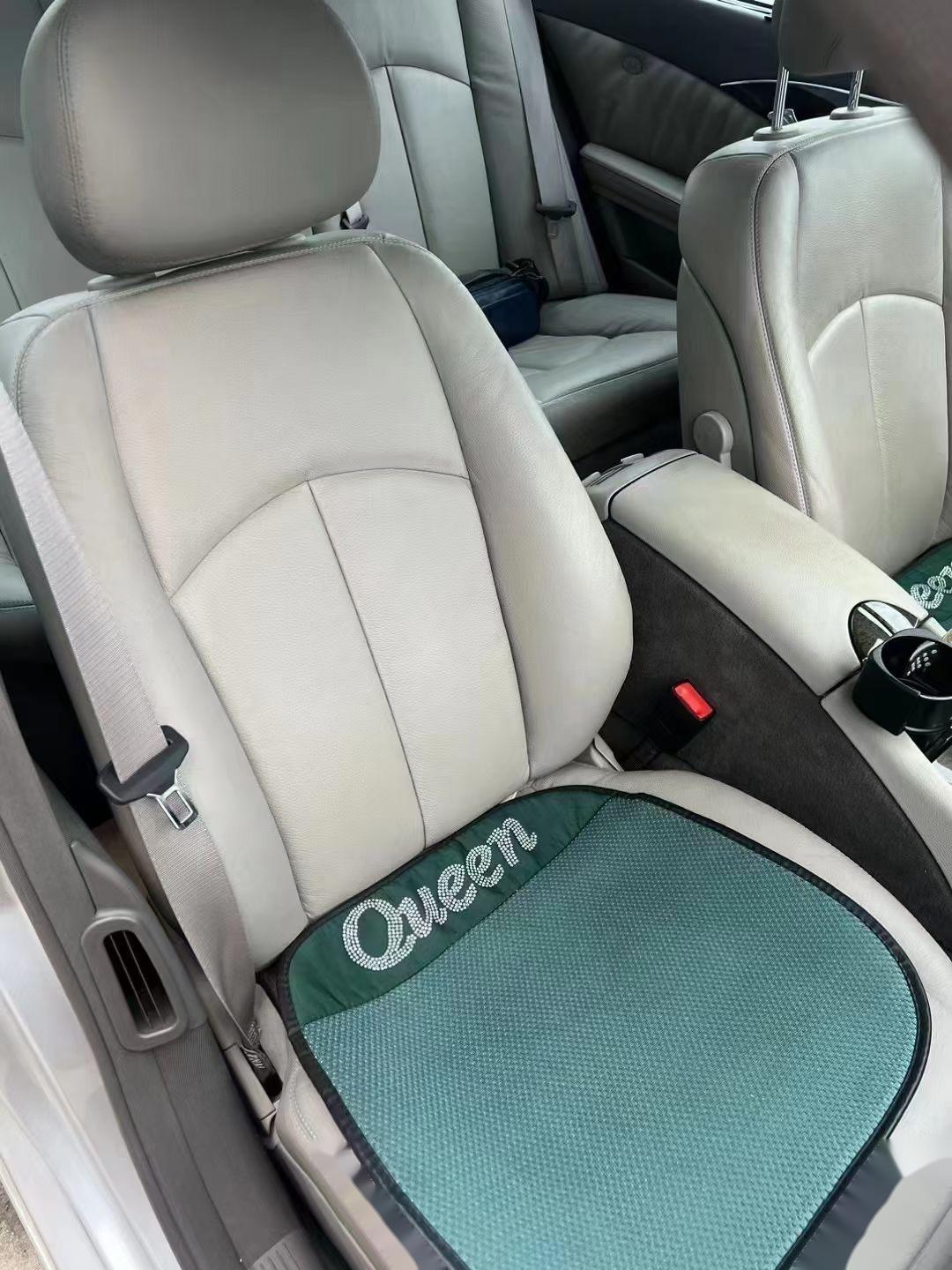 我看我朋友发了台可牛的车出来,07年奔驰e500,大v8,一手3万公里,3万