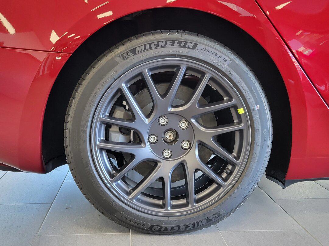 特斯拉model 3焕新版的轮毂原来长这样!