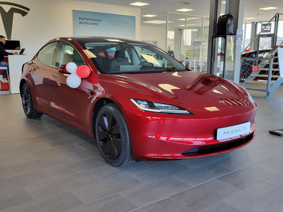 特斯拉model 3焕新版的轮毂原来长这样!