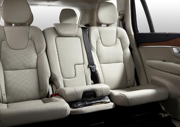 沃尔沃xc90的一体式儿童安全座椅也是采用的可变形结构设计,在工作