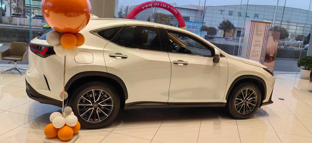 全能中型suv—雷克萨斯nx400h