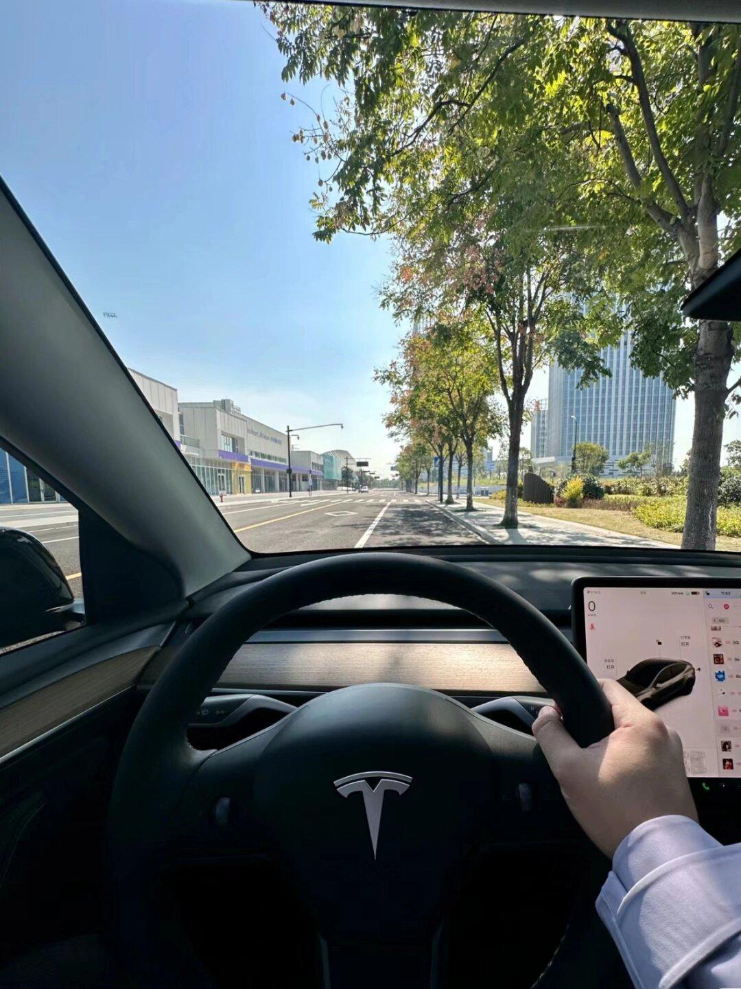 开车通勤,开着新车07上下班真的太滋润了