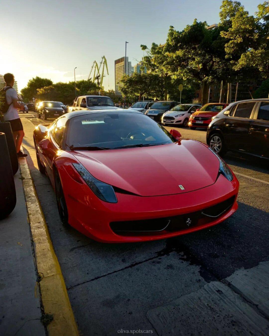 街道王者红色法拉利458 spider 路过都想93