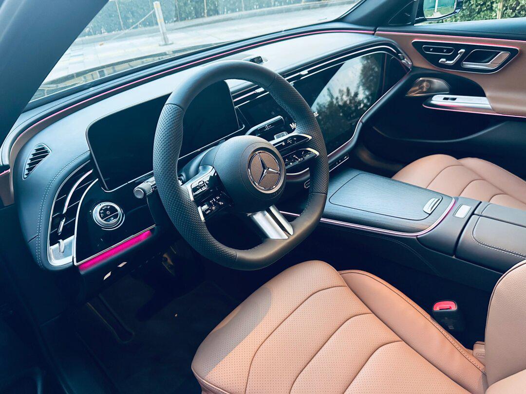 奔驰新款e实车外景图