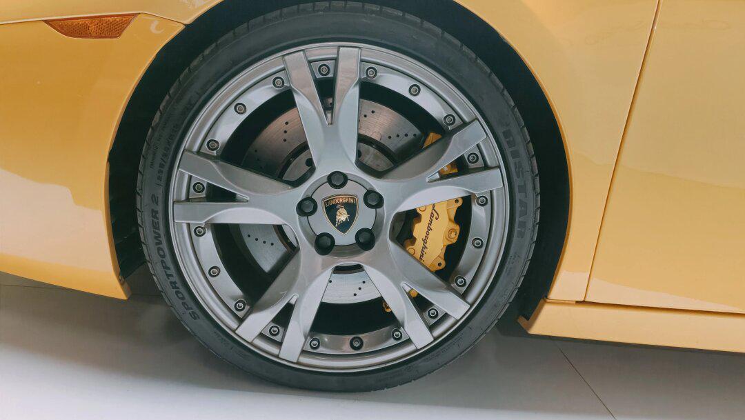 caca life の新鲜血液!兰博基尼小牛盖拉多