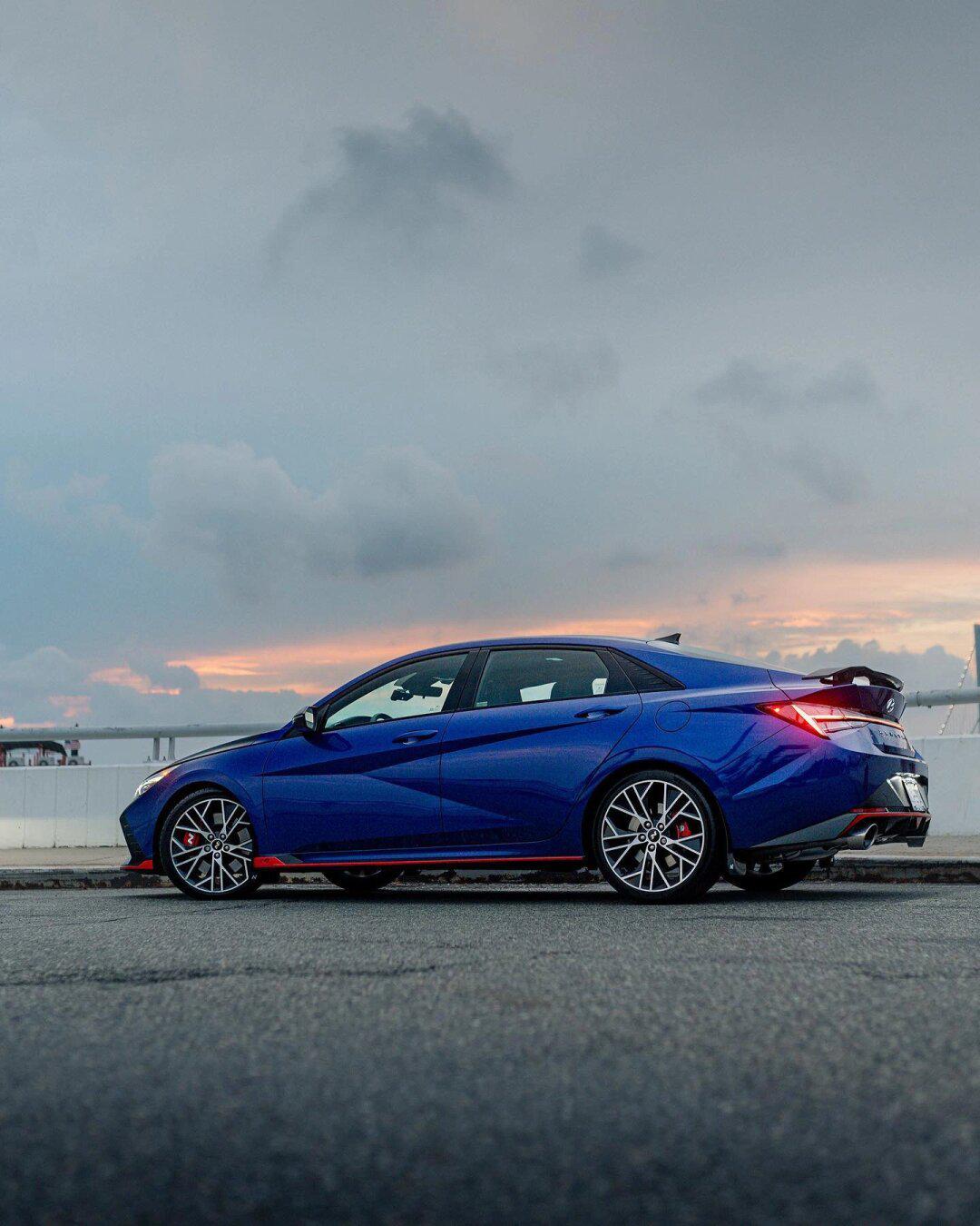 这台小汽车的颜值忽高忽低,现代伊兰特n