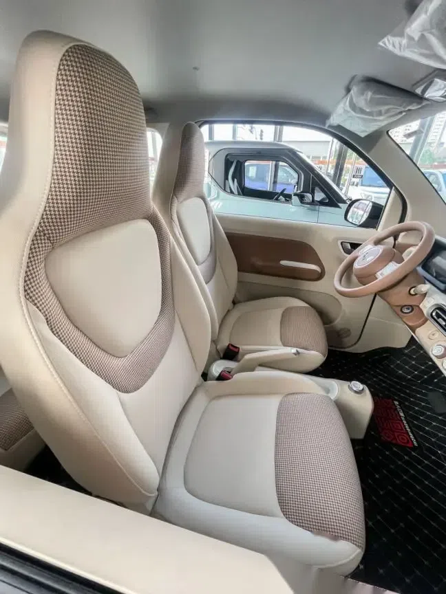 两种颜色的内饰配色,选哪个?95.