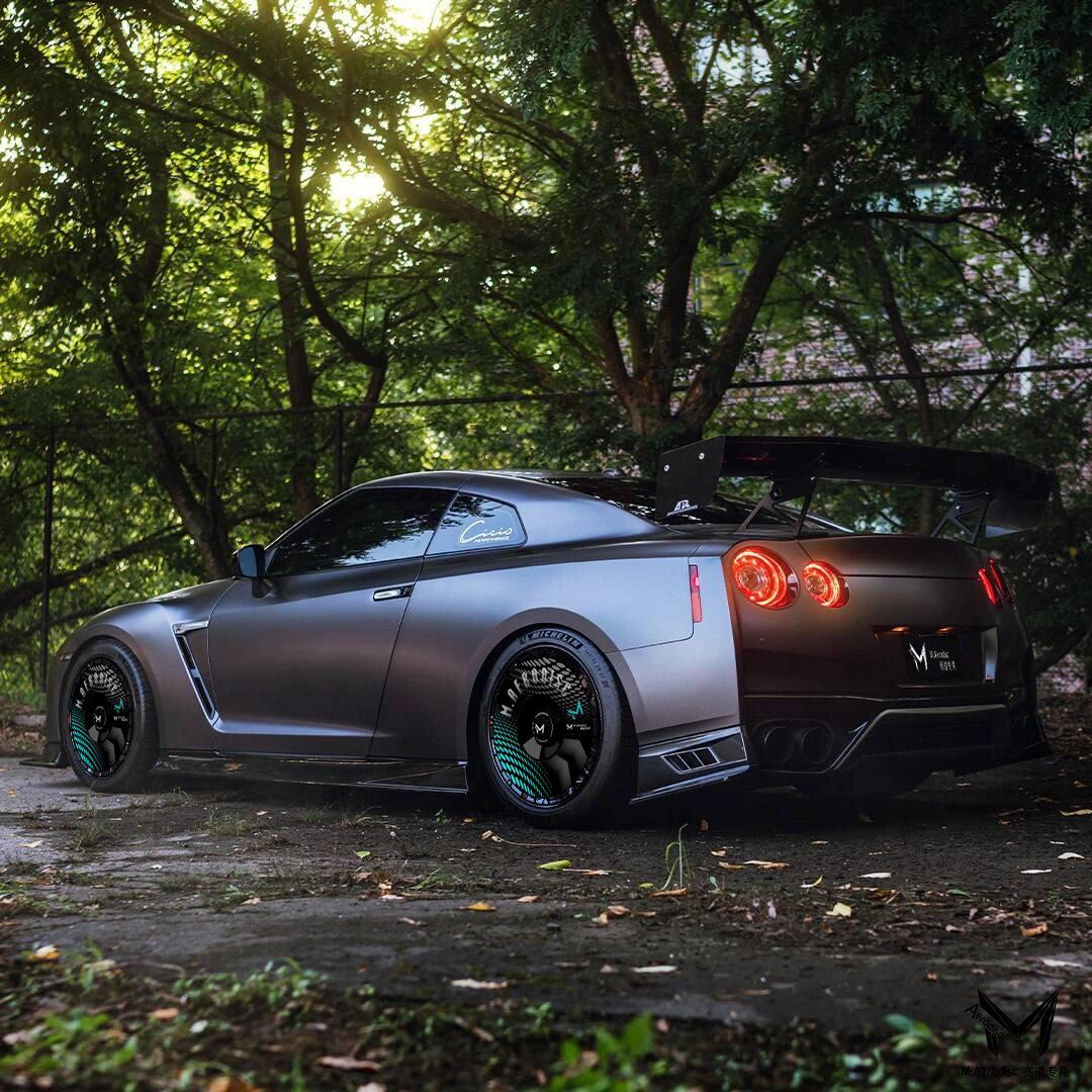 nissan gtr 不是传说的战神 这样勇气穿搭 你可以呢
