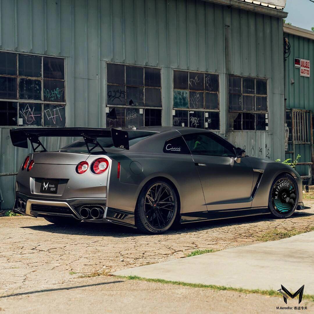 nissan gtr 不是传说的战神 这样勇气穿搭 你可以呢