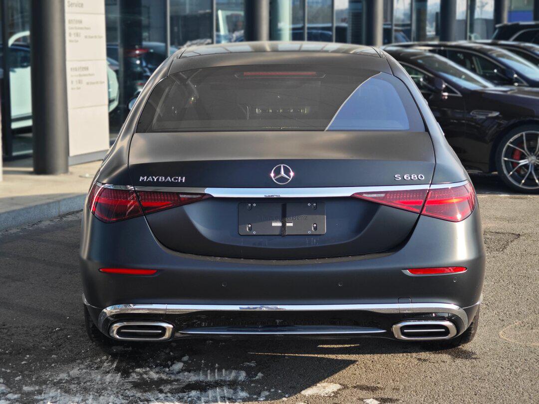 哑光夜晚黑 迈巴赫s680 4matic