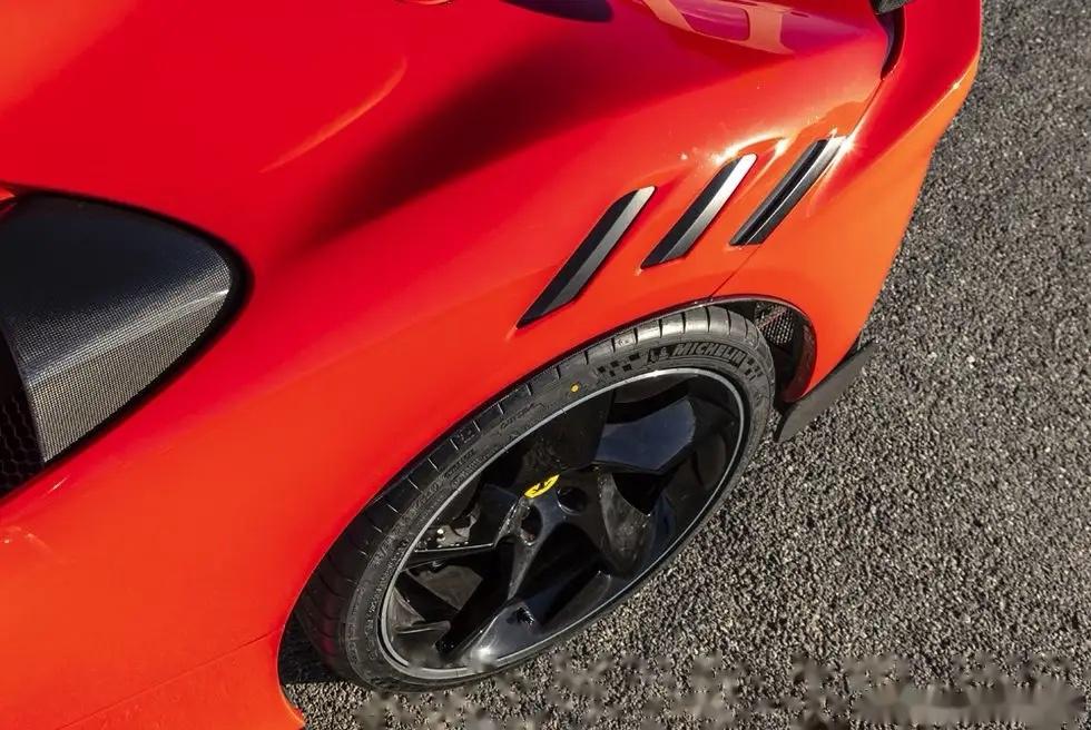 最大功率超过1000马力,法拉利sf90 xx实拍图发布!外媒实测0~96公里加
