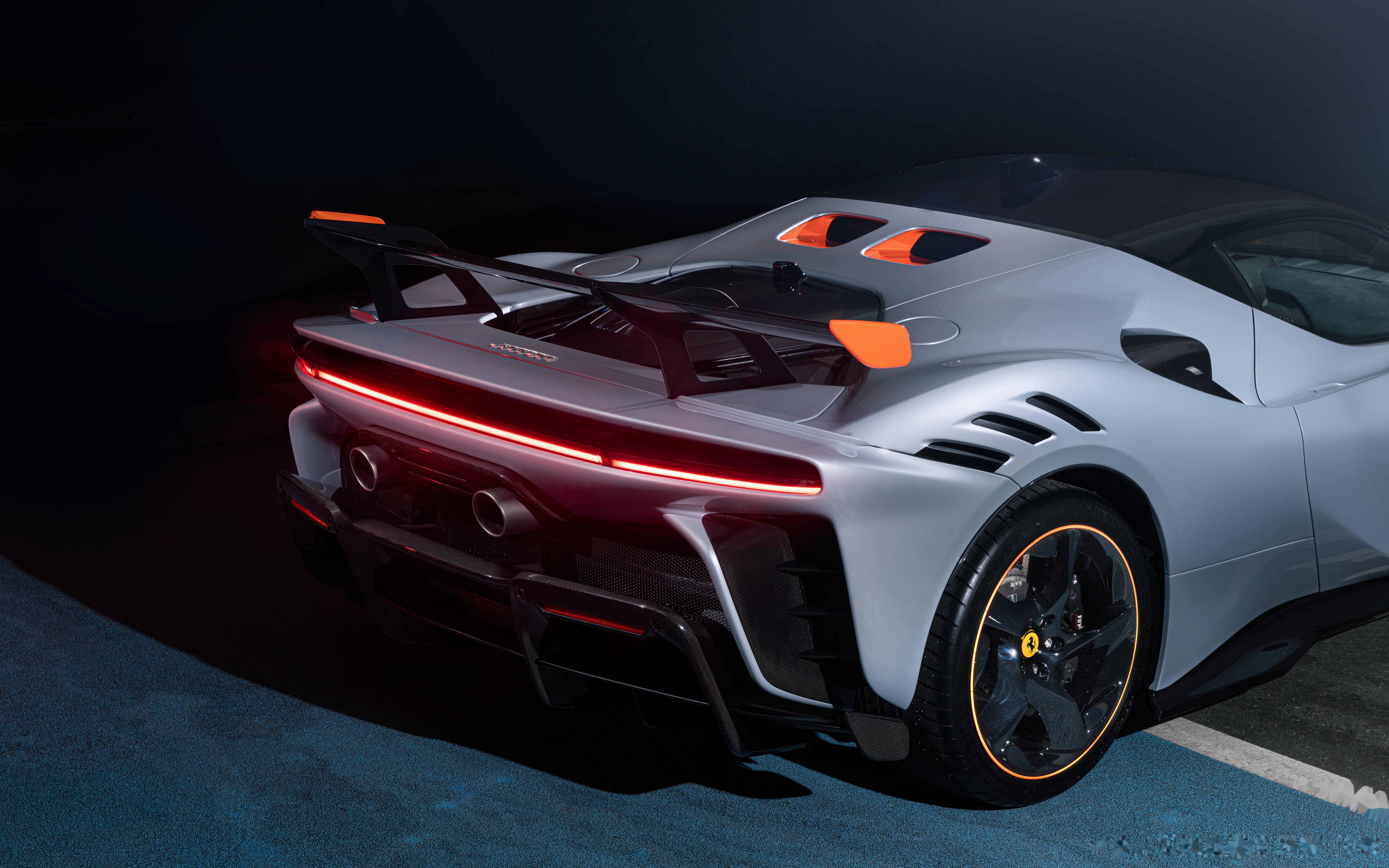 法拉利sf90 xx stradale在菲奥拉诺赛道(fiorano)成功创下了