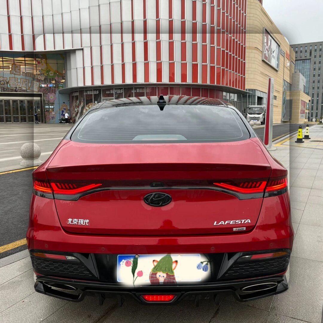 大红色的轿跑菲斯塔美的让人无法抗拒