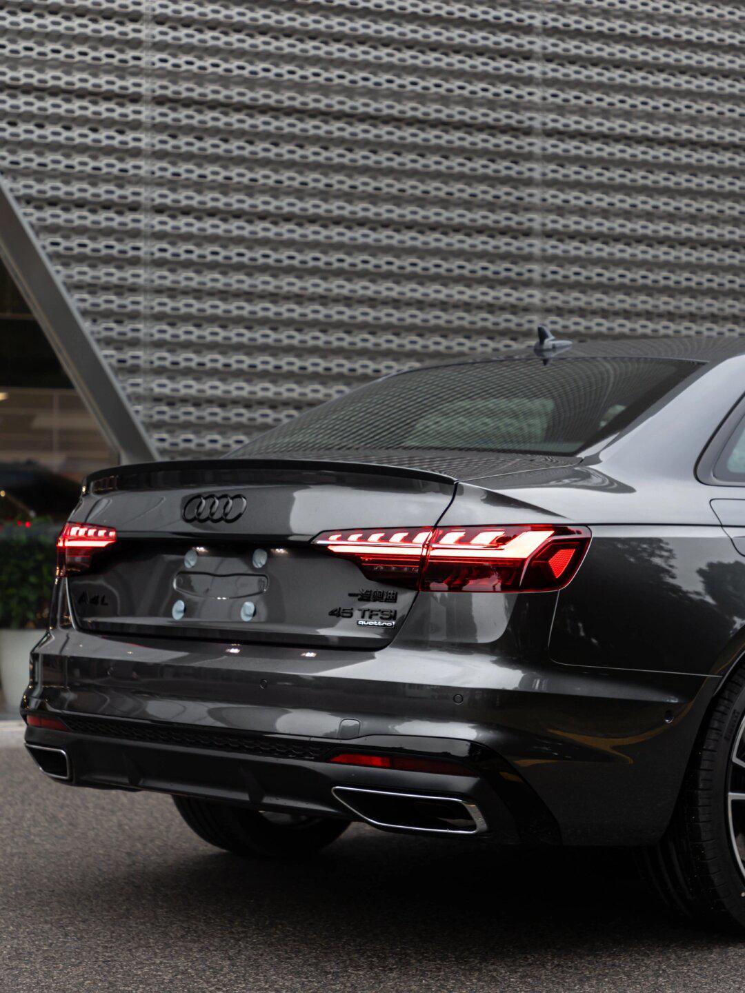 2024款 audi a4l 45tfsi臻选动感