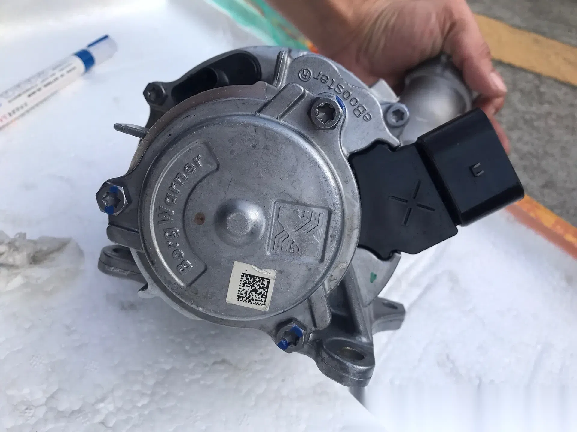 奔驰迈巴赫 m256 电子涡轮增压器