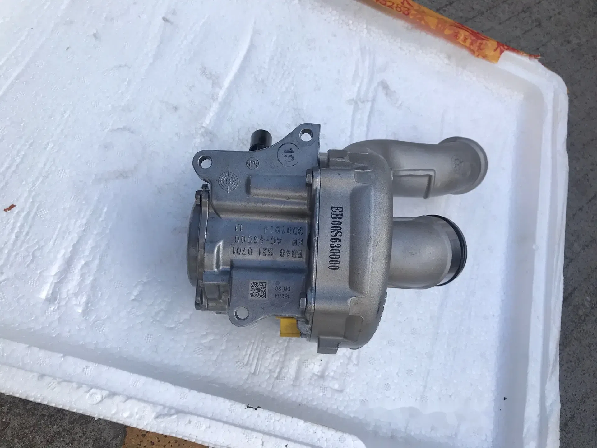 奔驰迈巴赫 m256 电子涡轮增压器