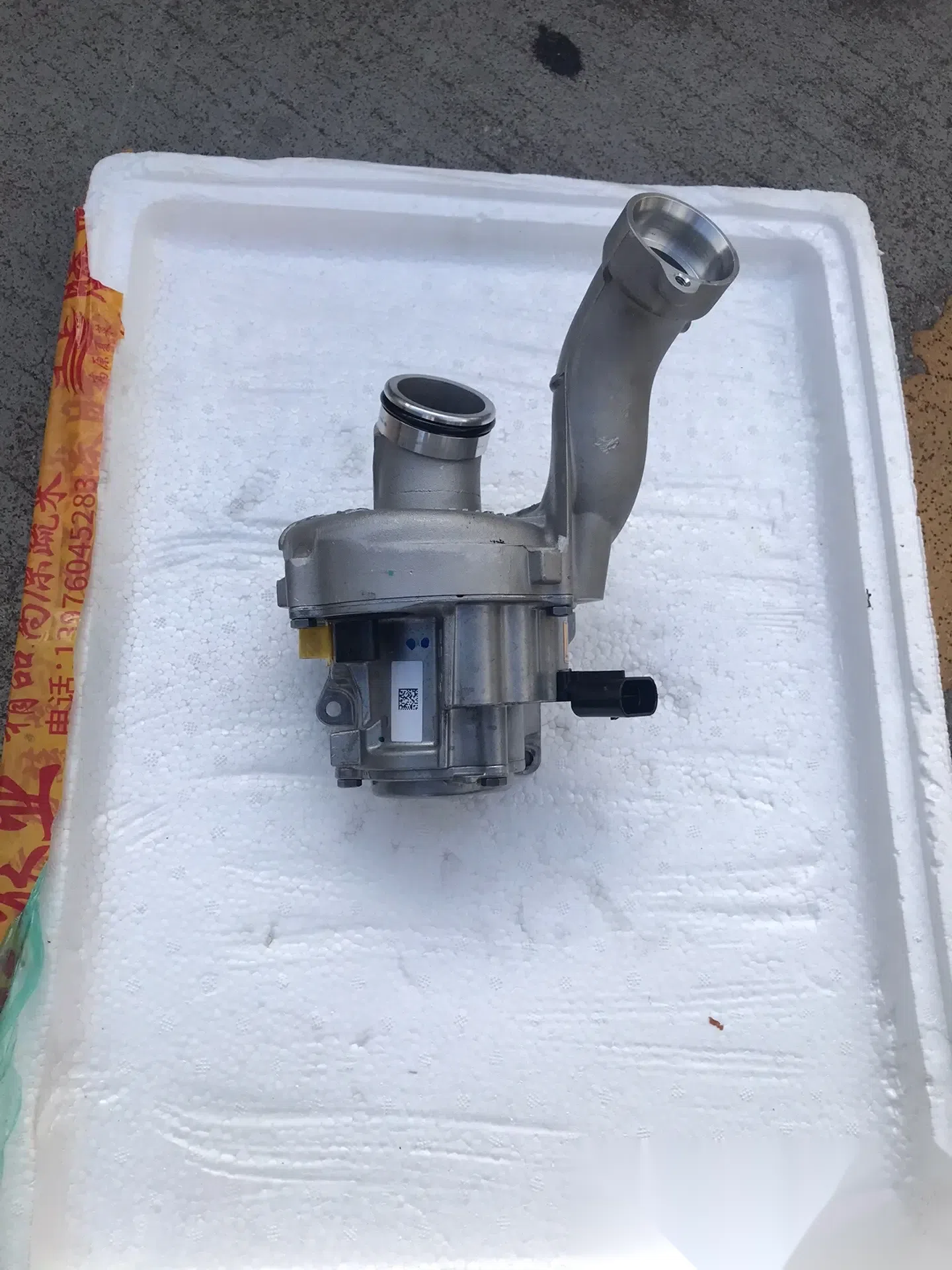 奔驰迈巴赫 m256 电子涡轮增压器