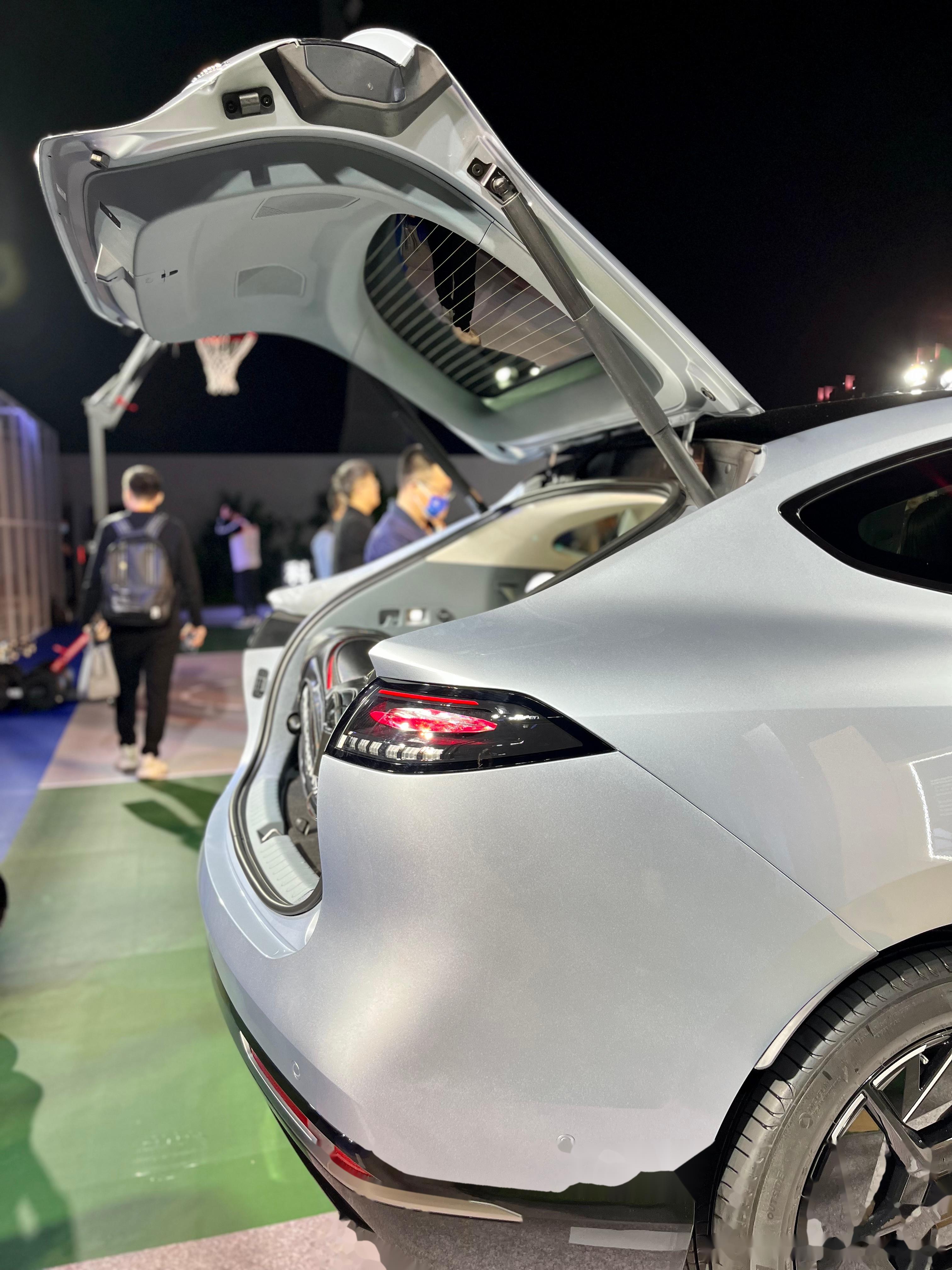 想买特斯拉model x一样的鸥翼门但是没有八九十万的预算?