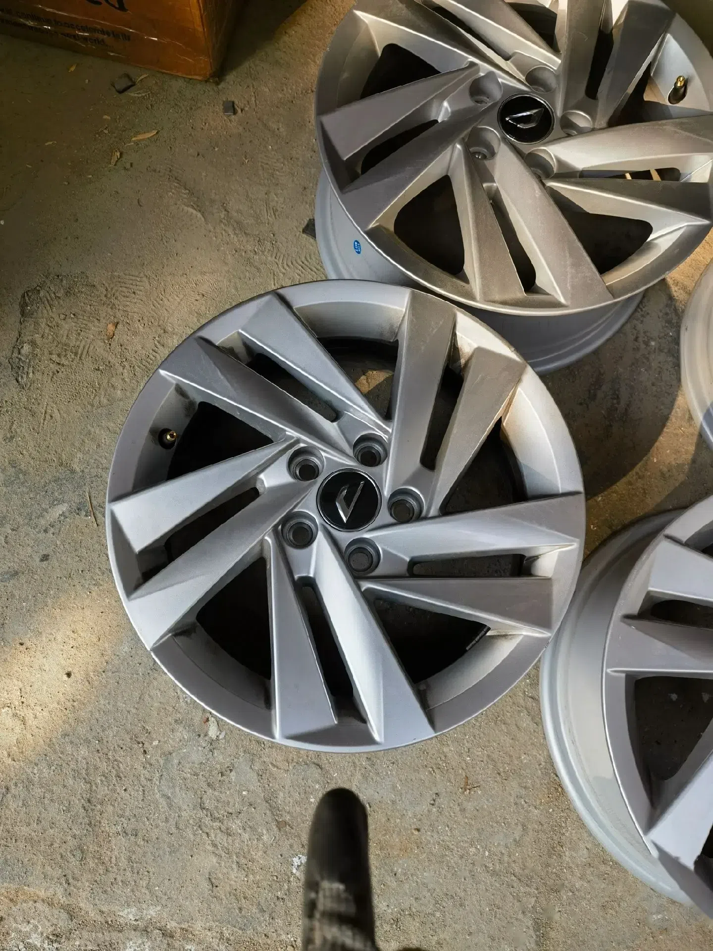 捷达va3轮毂.原车原装15寸轮毂一套,5x100孔距