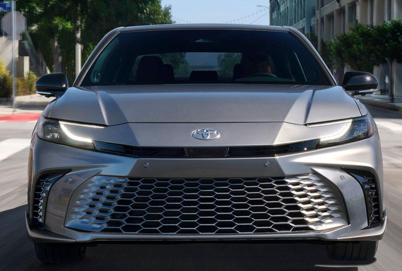 第九代凯美瑞全球首发,全系混动,高配还有电四驱,配置也是给够,智能化