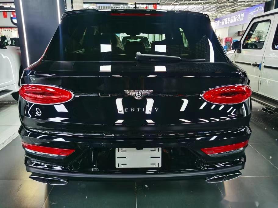 0油混, 展位现车手续齐,有京环 配置:5座 奥尼克斯黑蓝色外色