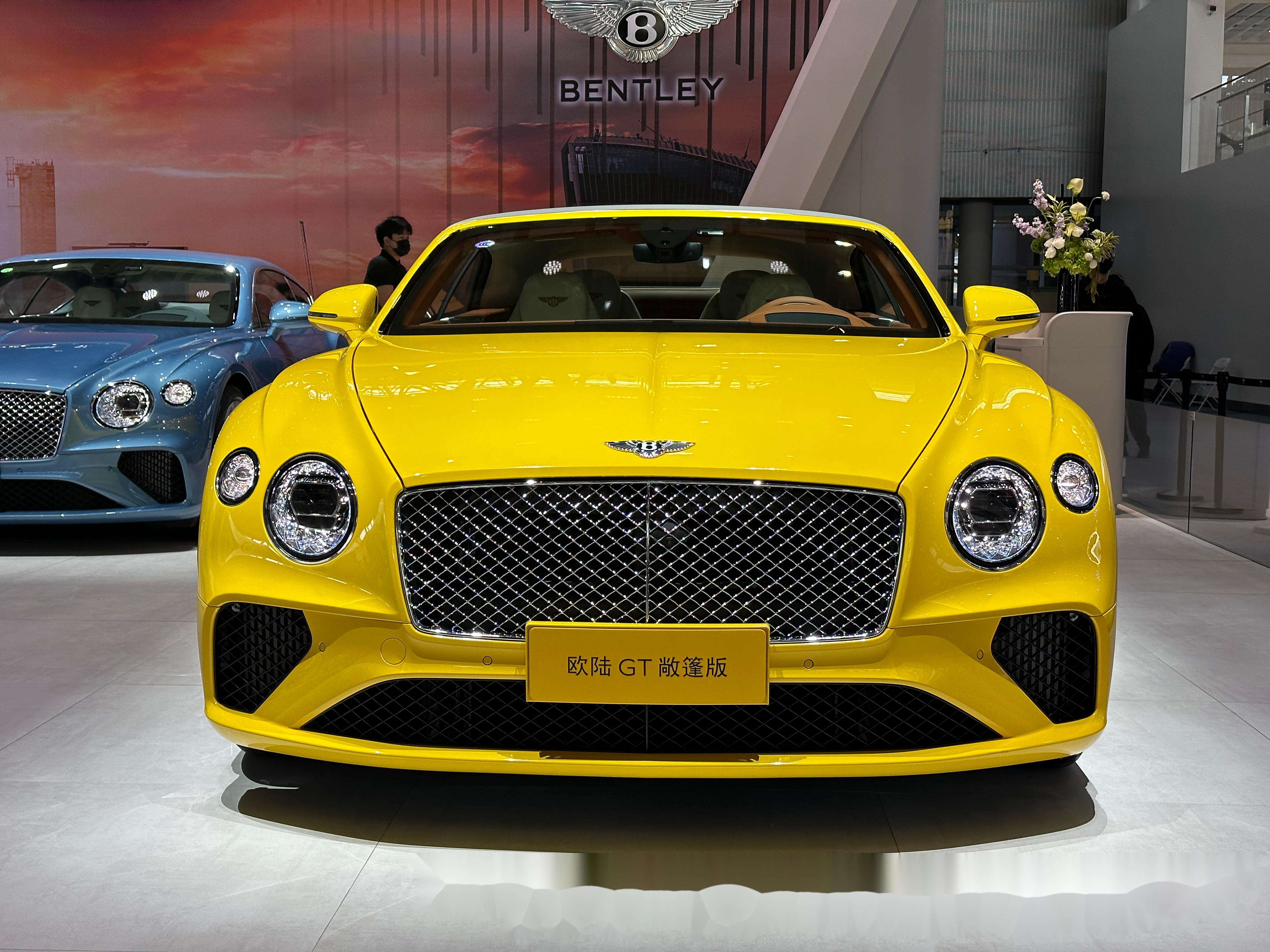 这台也太好看了吧! 969696黄色宾利欧陆gtc999999