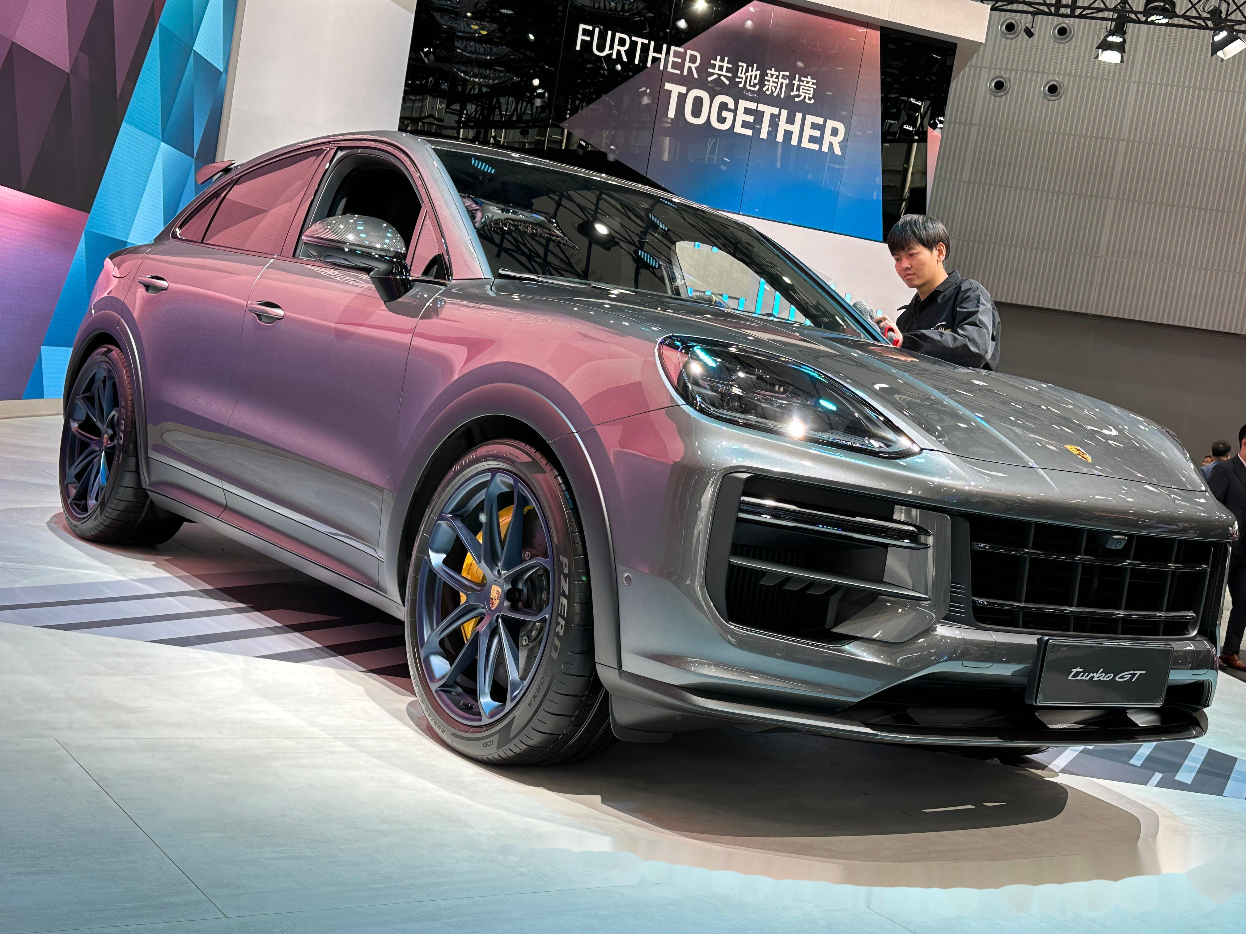 新卡宴和e-performance概念车亮相保时捷展台!