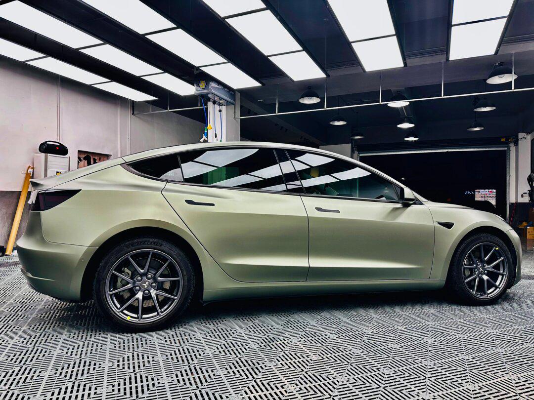 特斯拉model3 选了个非常小众的颜色