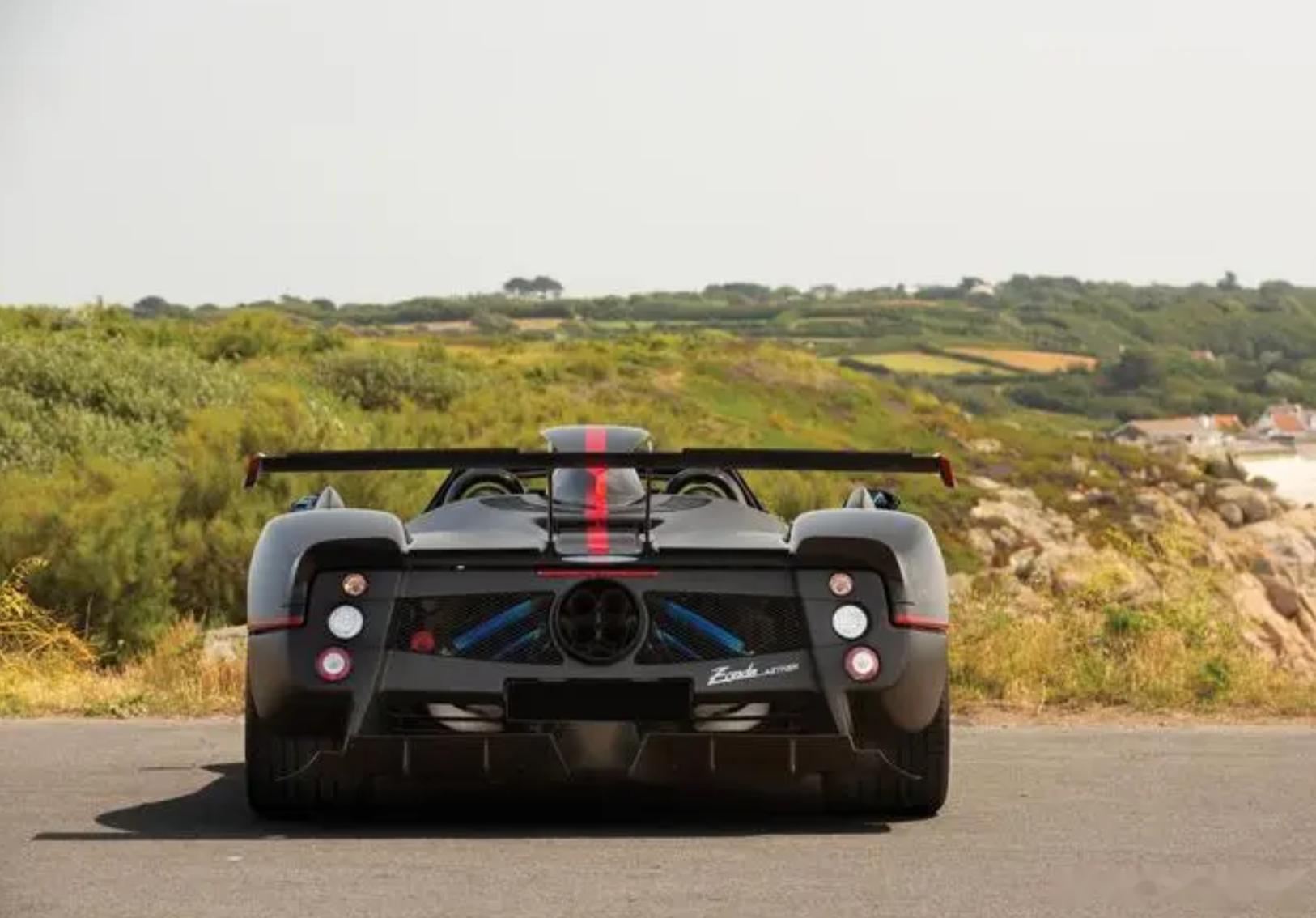 讨论超跑"颜王",帕加尼zonda是个绝对避不开的车型,这款中置引擎跑车